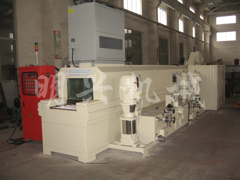 辊道通过式轮毂清洗机